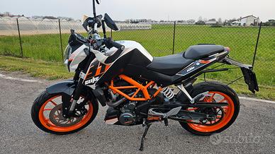 KTM DUKE 390 