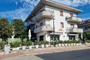4 LOCALI A CASTELLALTO