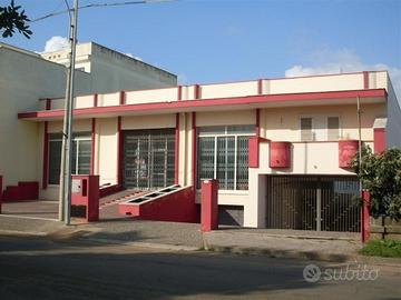 Locale Commerciale e seminterrato 700mq