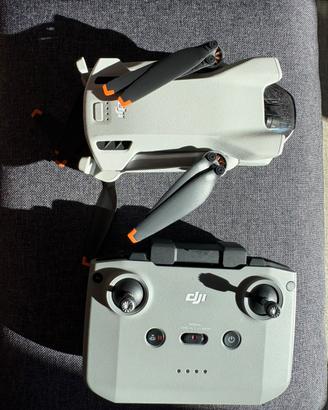 Drone DJI Mini 3  con telecomando e borsa