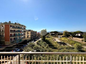 2 LOCALI A POZZUOLI