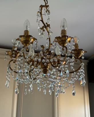 Lampadario con gocce e grani di cristallo