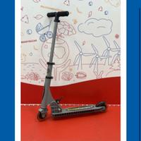 monopattino grigio pieghevole portata max 80 kg