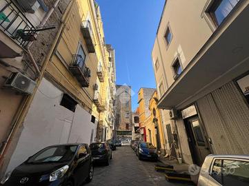 NEGOZIO A NAPOLI