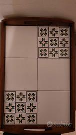 Vassoio in legno e ceramica 
