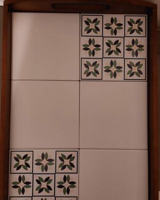 Vassoio in legno e ceramica 