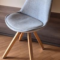 poltroncina in tessuto grigio imbottita girevole