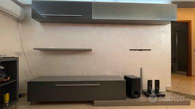 Sala moderna parete attrezzata grigio laccato