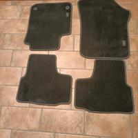 serie di tappeti in tessuto per UP