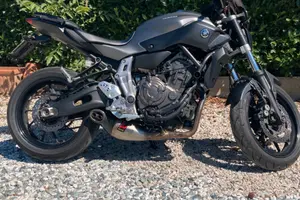 Yamaha MT- 07(09-2016)-Scarico Akrapovic+accessori