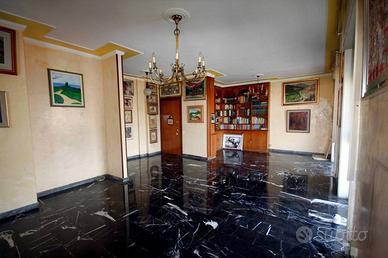 Appartamento di 145 m² con più di 5 locali a Milan