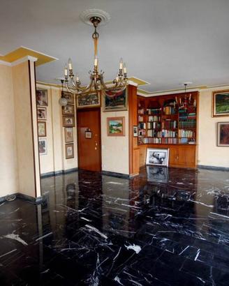 Appartamento di 145 m² con più di 5 locali a Milan