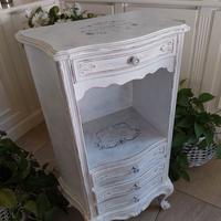 Delizioso mobiletto neo barocchino Queen Charlotte