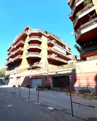 Magliana - locale magazzino ad uso investimento