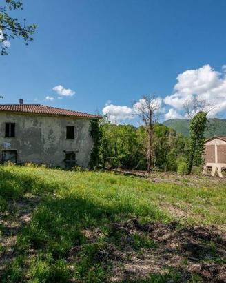 Casa indipendente di 250 m² con più di 5 locali a 