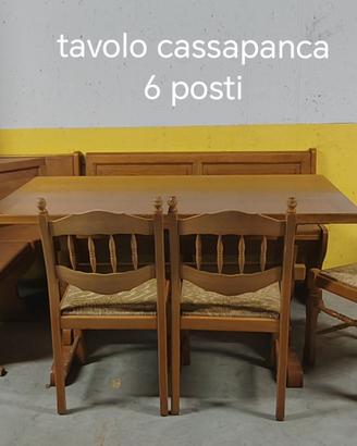 Tavolo con cassapanca e sedie + mobile credenza