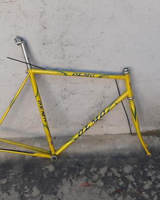 un telaio OLMO anni '80