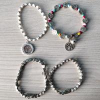 Braccialetto perline e charms