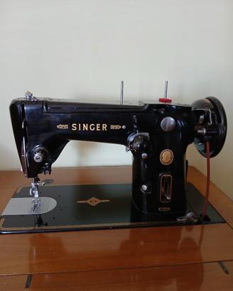 Macchina da cucire vintage Singer 306M