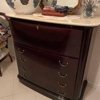 Set di mobili di classe Radica e Marmo