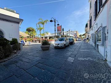 NEGOZIO A ISCHIA