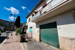 Artena: appartamento piano terra con corte e box