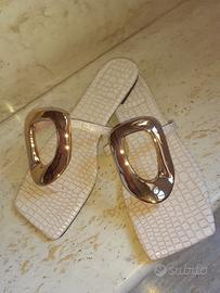 Sandali infradito mai usati