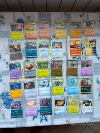 Lotto 30 Carte Pokémon in Italiano - Vari Set