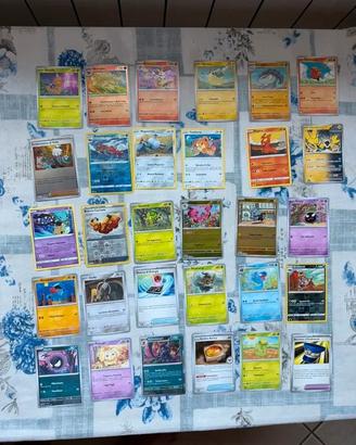 Lotto 30 Carte Pokémon in Italiano - Vari Set