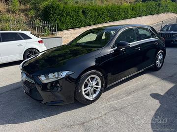 MERCEDES-BENZ A 180 d Automatic Business