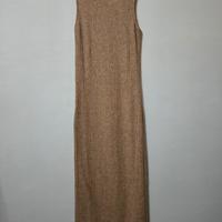 Abito lungo in maglia smanicato con collo alto