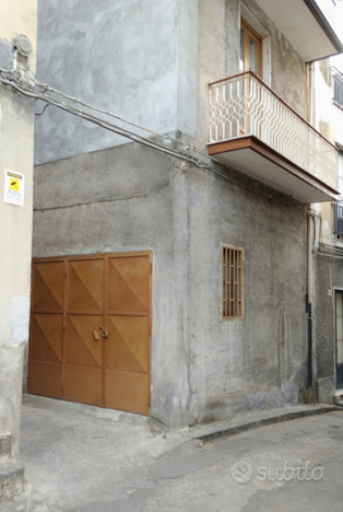 Paternò - garage per scooter/moto