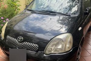 Toyota yaris 2004