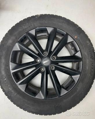Cerchi in lega nissan con gomme 215/60 R17