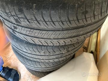 4 ruote con gomme Michelin