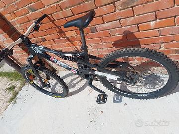 Bicicletta da downhill