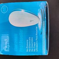 Repellente a ultrasuoni per insetti