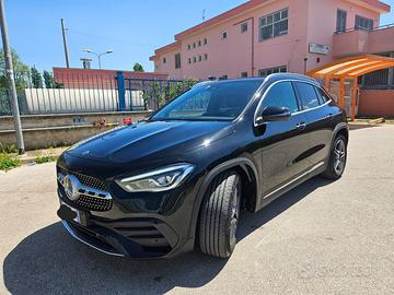 MERCEDES GLA 200D - PARI AL NUOVO