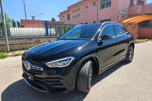 MERCEDES GLA 200D - PARI AL NUOVO