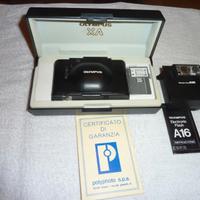 Fotocamera Olympus XA con flash A16 pari al nuovo