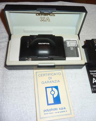 Fotocamera Olympus XA con flash A16 pari al nuovo