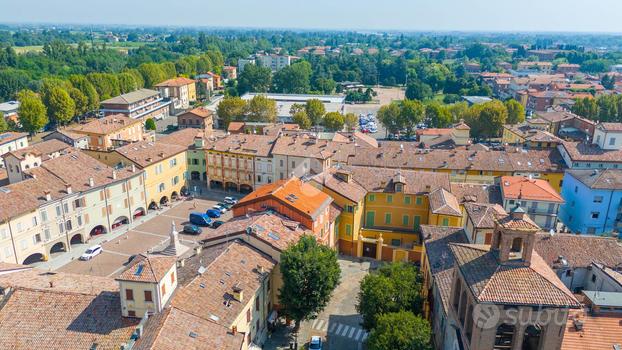 NEGOZIO A SCANDIANO