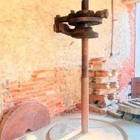 Torchio per uva d'epoca