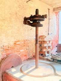 Torchio per uva d'epoca