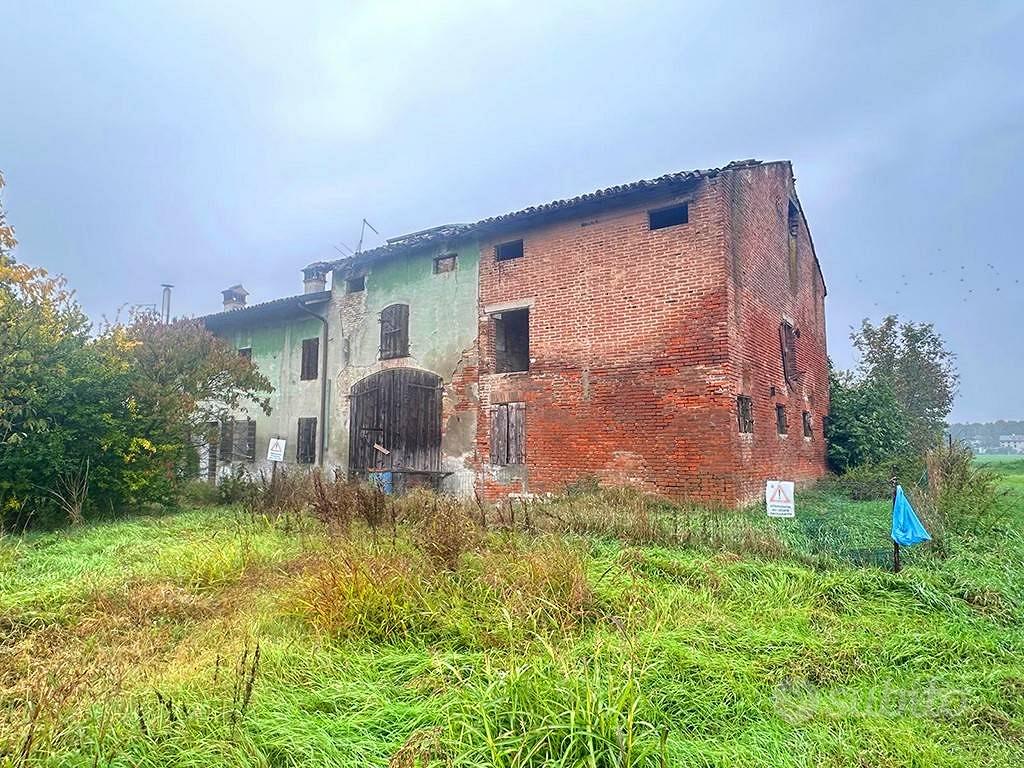 Rustico / Casale di 515 m² con più di 5 locali e b - Vista 2