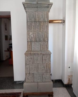 Antica stufa in maiolica