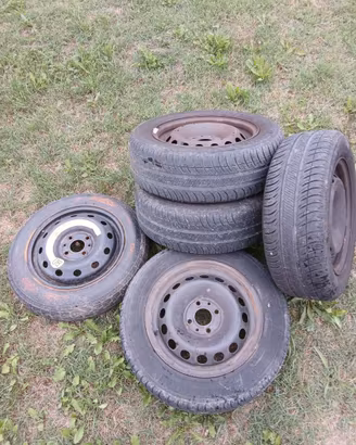 4 pneumatici 185/60/R14 fiat Punto con cerchi + ru