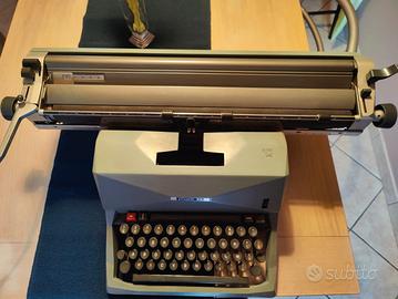 Olivetti 82 macchina da scrivere vintage