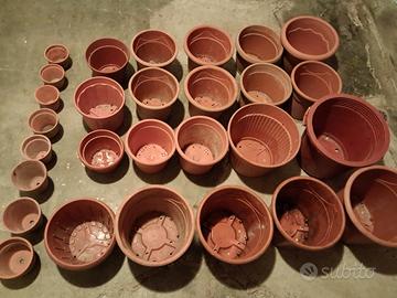 vasi da giardino usati in plastica e cotto 