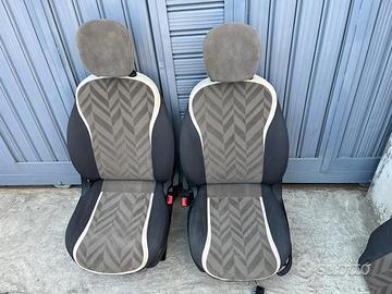 Tappezzeria in tessuto e alcantara per lancia y